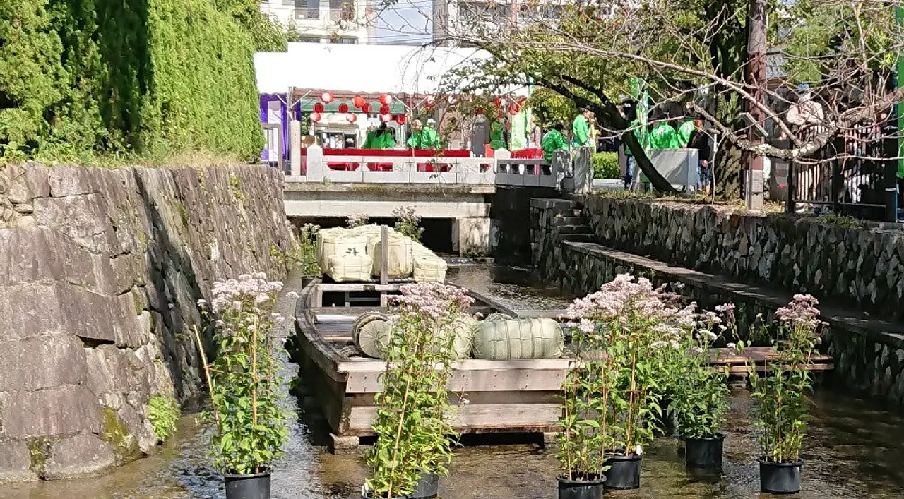 ①押小路橋から見た「舟まつり2003」会場_20231015.jpg